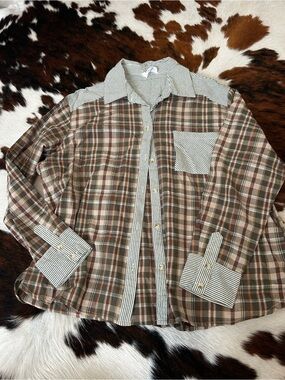 eesome Brown Plaid Button-Down Shirt with Striped Accents
